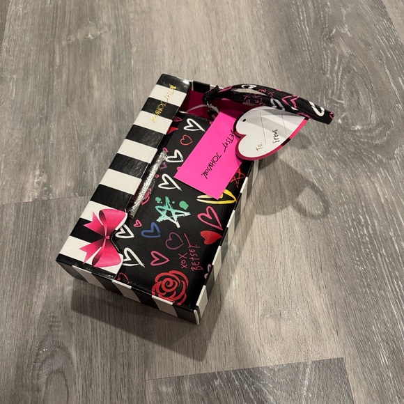 🆕 Betsey Johnson wallet - Picture 1 of 10